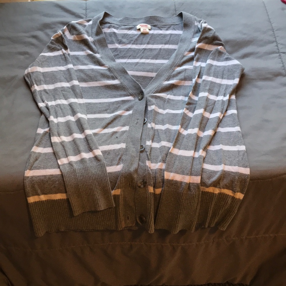 Cardigan sweater